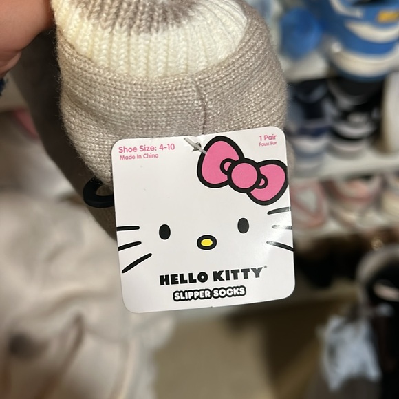 Hello Kitty House Slippers - Picture 3 of 3